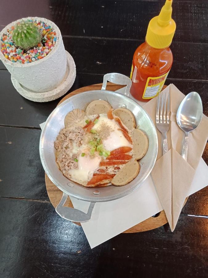 Jindabyne Cafe & Hostel Chiang Mai Buitenkant foto