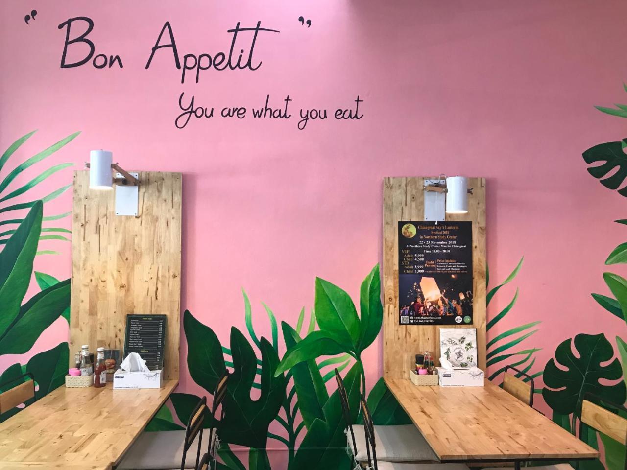 Jindabyne Cafe & Hostel Chiang Mai Buitenkant foto